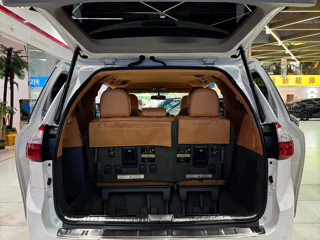 Toyota Sienna — миниатюра 12