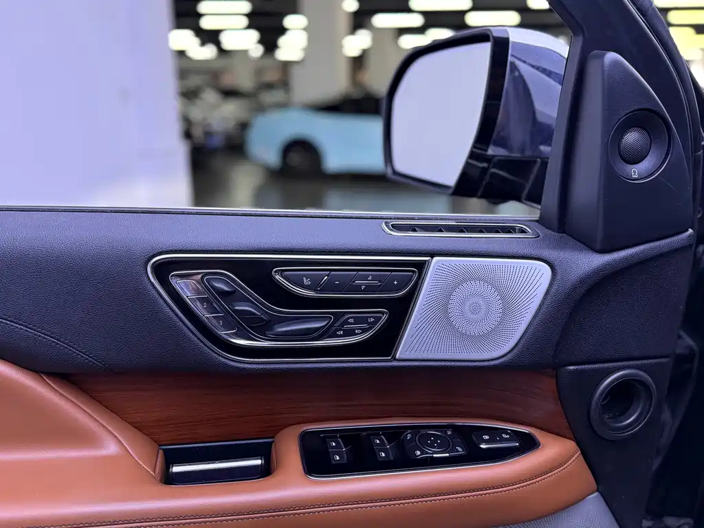 Lincoln Navigator — миниатюра 13