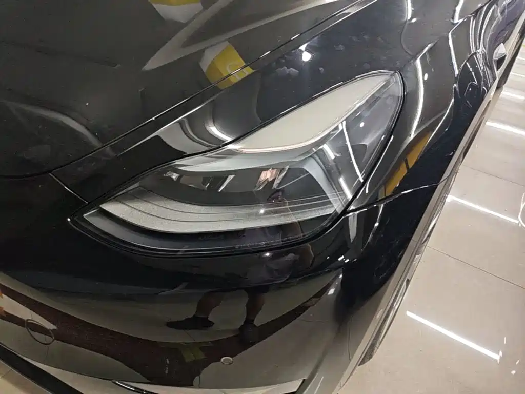 Tesla Model Y — миниатюра 24