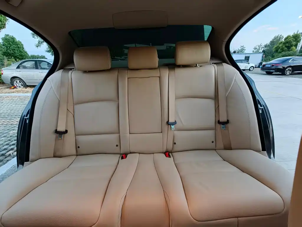 BMW 5 Series — миниатюра 13