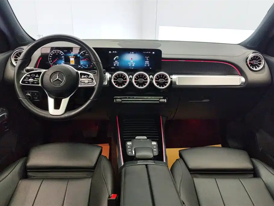 MERCEDES-BENZ GLB