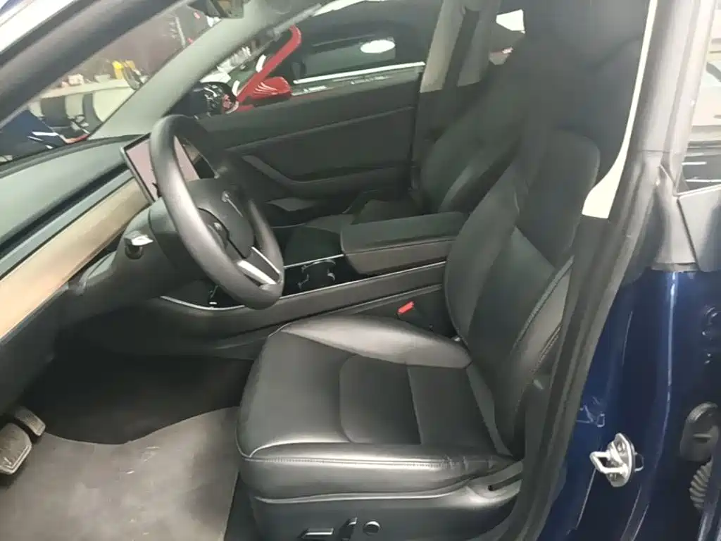 Tesla Model 3 — миниатюра 15