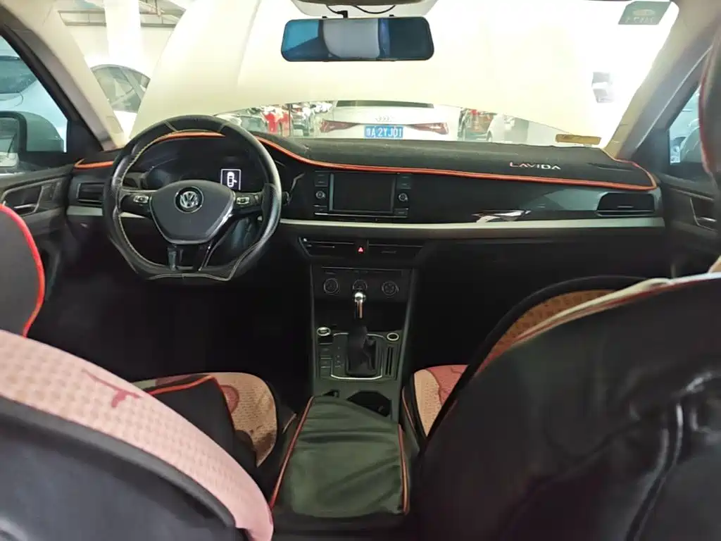 Volkswagen Lavida — миниатюра 5