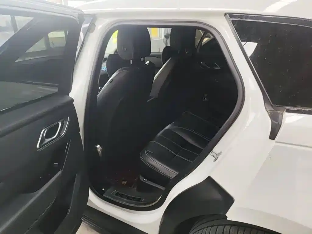 Land Rover Velar — миниатюра 3