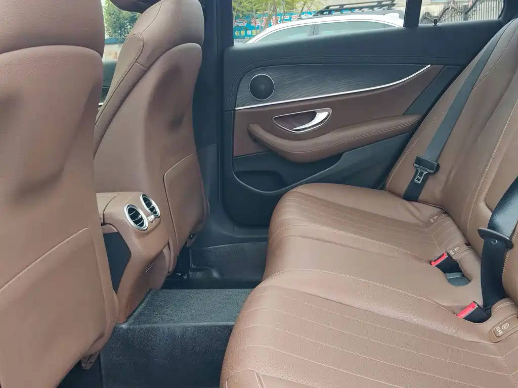 Mercedes-Benz E-Class (Import) — миниатюра 7