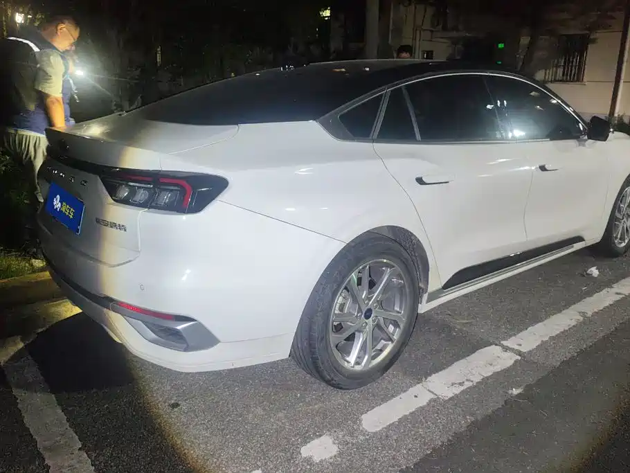 Ford Mondeo — миниатюра 3