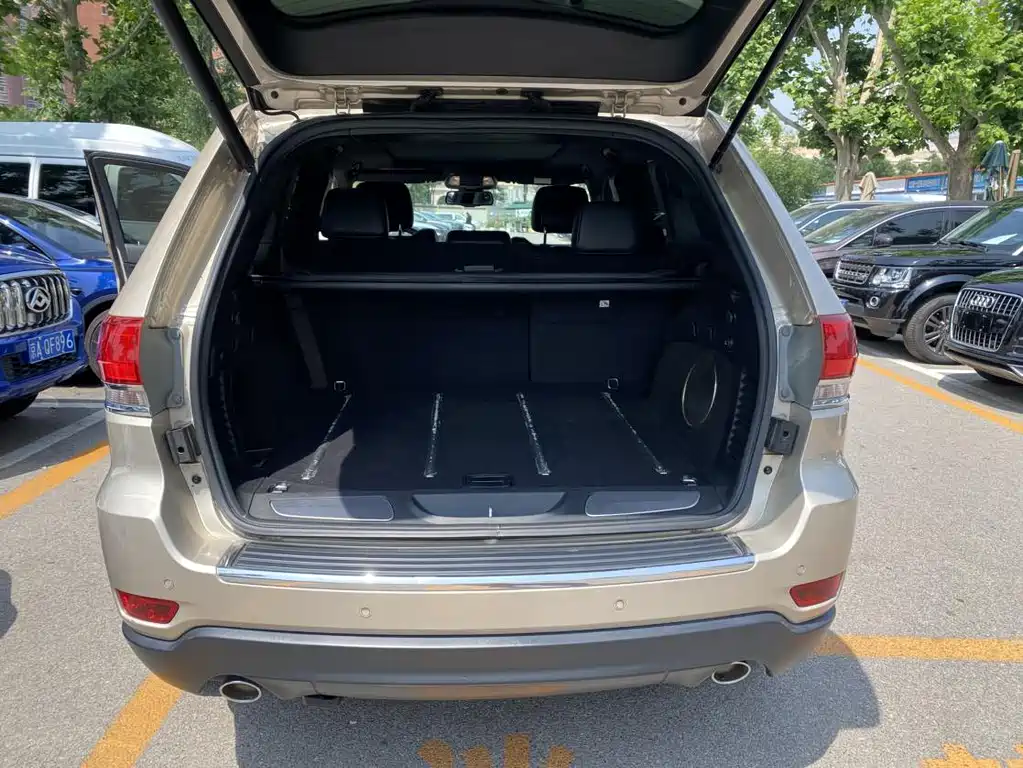 Jeep Grand Cherokee (Import) — миниатюра 18