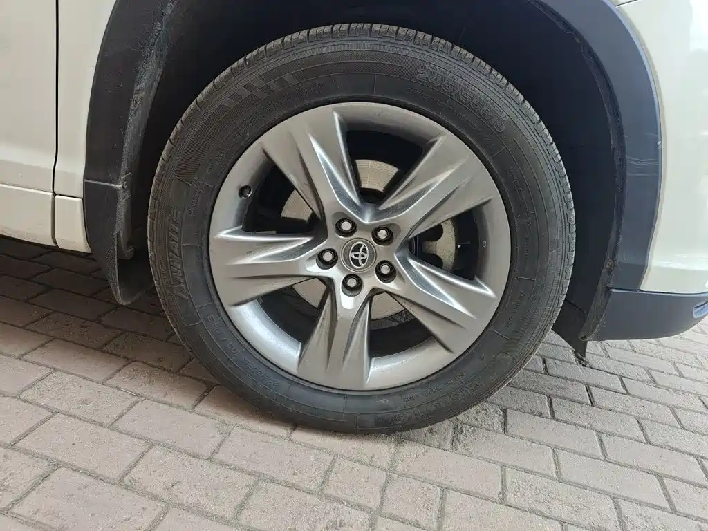 Toyota Highlander — миниатюра 8