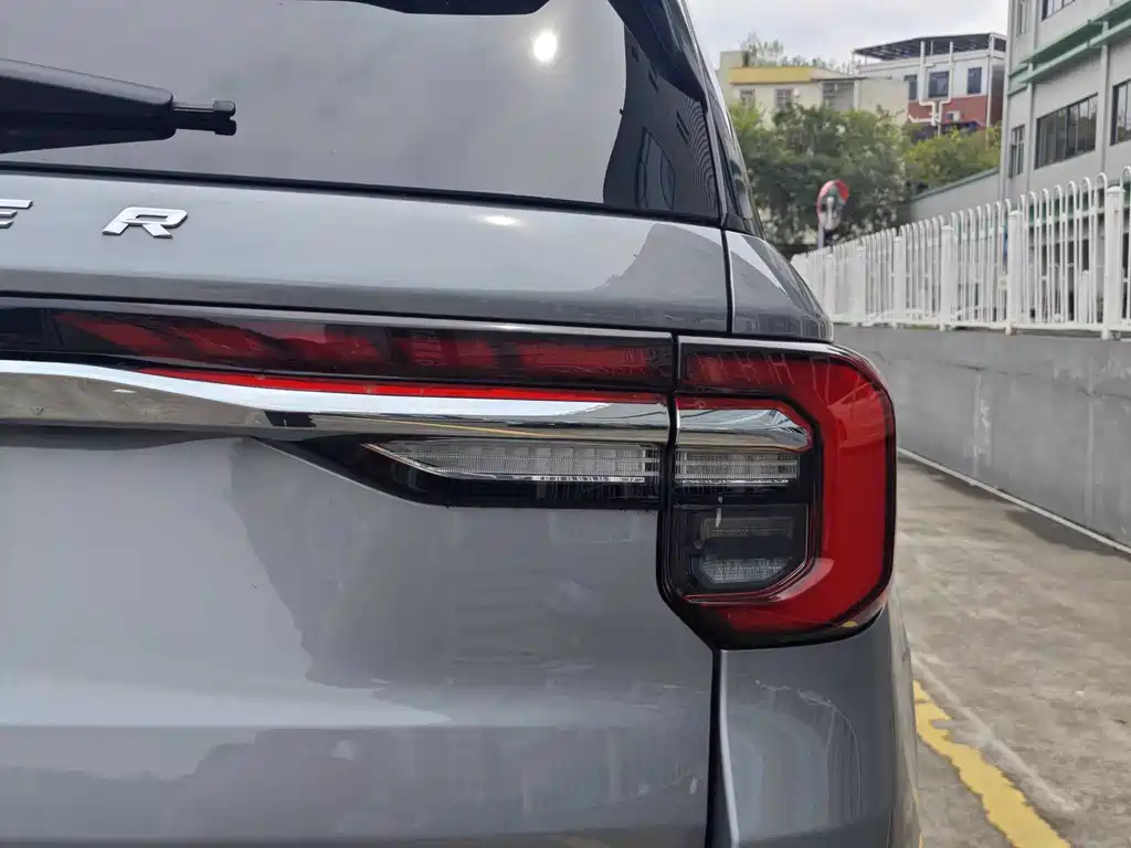 Ford Explorer — миниатюра 18