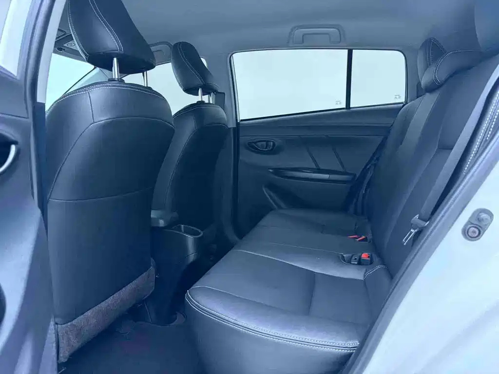 Toyota Yaris L — миниатюра 7