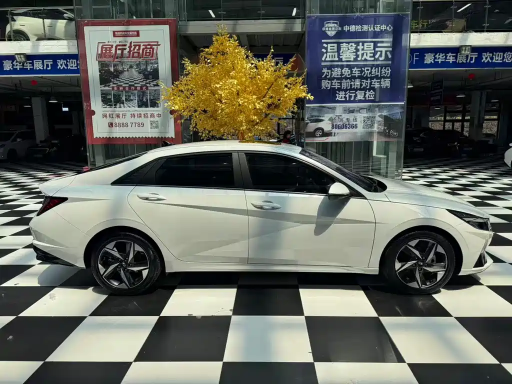 Hyundai Elantra — миниатюра 6