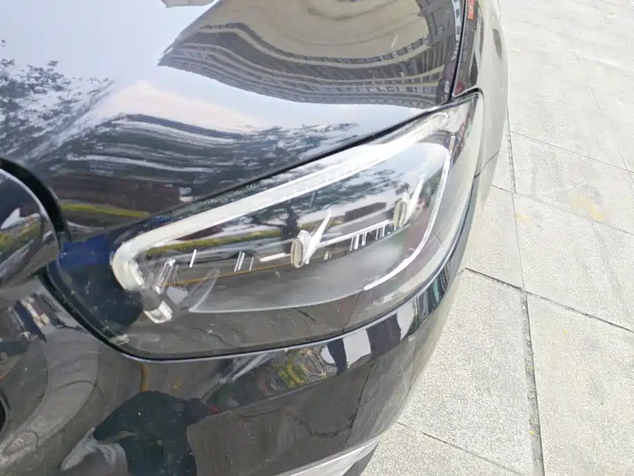 Mercedes-Benz E-Class — миниатюра 5