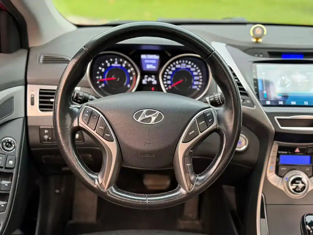 Hyundai Elantra Langdong — миниатюра 8