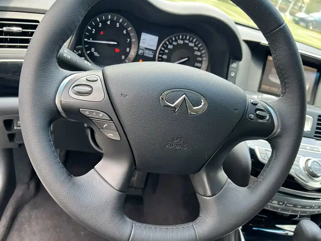 Infiniti Q70 — миниатюра 12