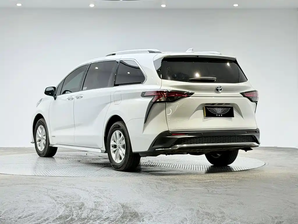 Toyota Granvia — миниатюра 3