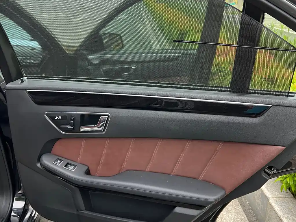Mercedes-Benz E-Class — миниатюра 10