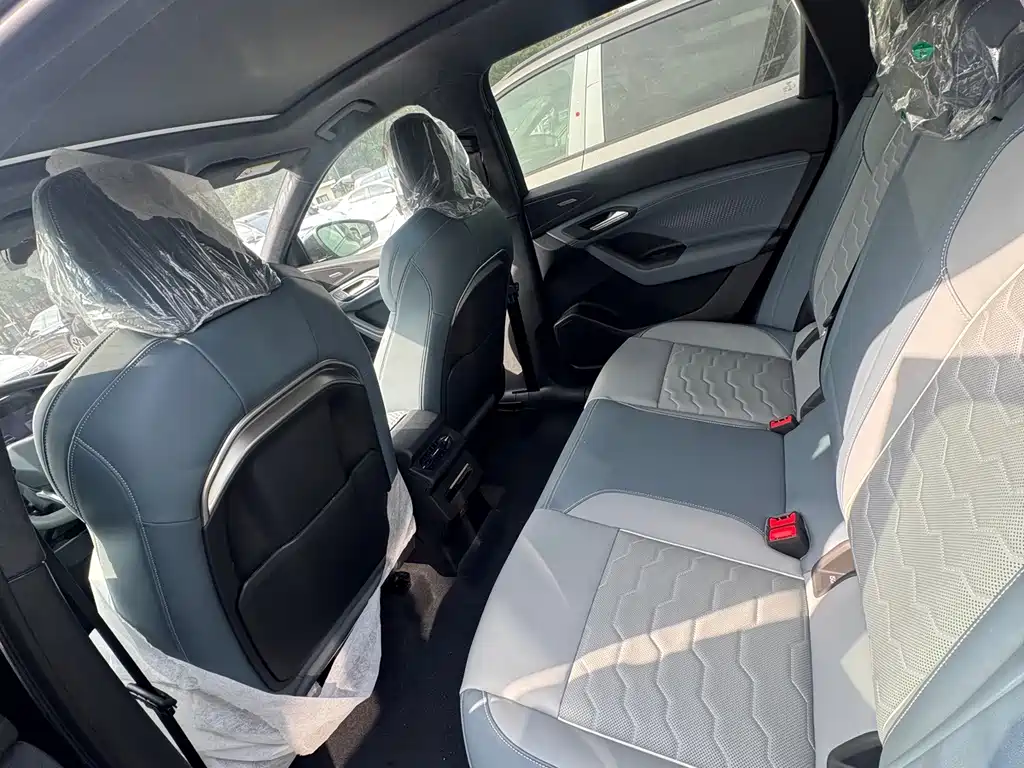 Audi Q6L e-tron — миниатюра 5