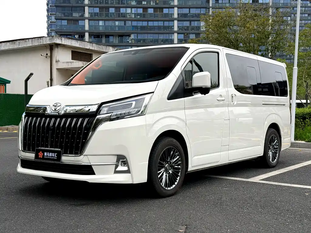 Toyota Hiace 2024