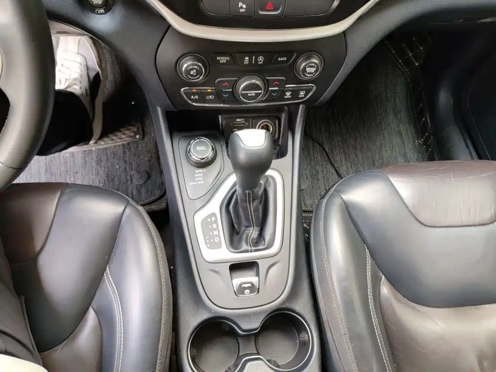 Jeep Cherokee — миниатюра 10