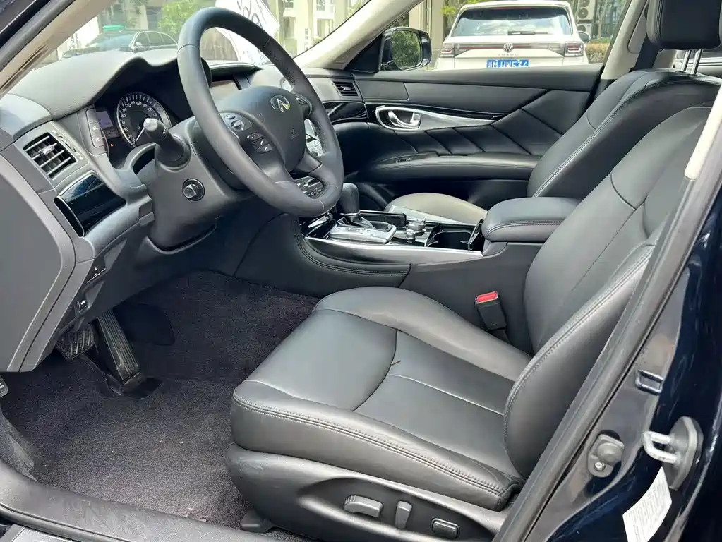 Infiniti Q70 — миниатюра 6