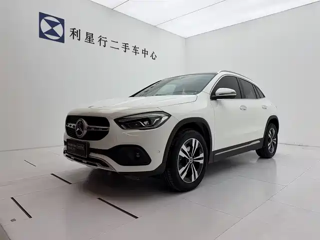 MERCEDES-BENZ GLA