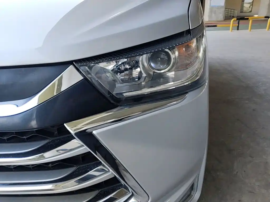JAC Refine Refine M4