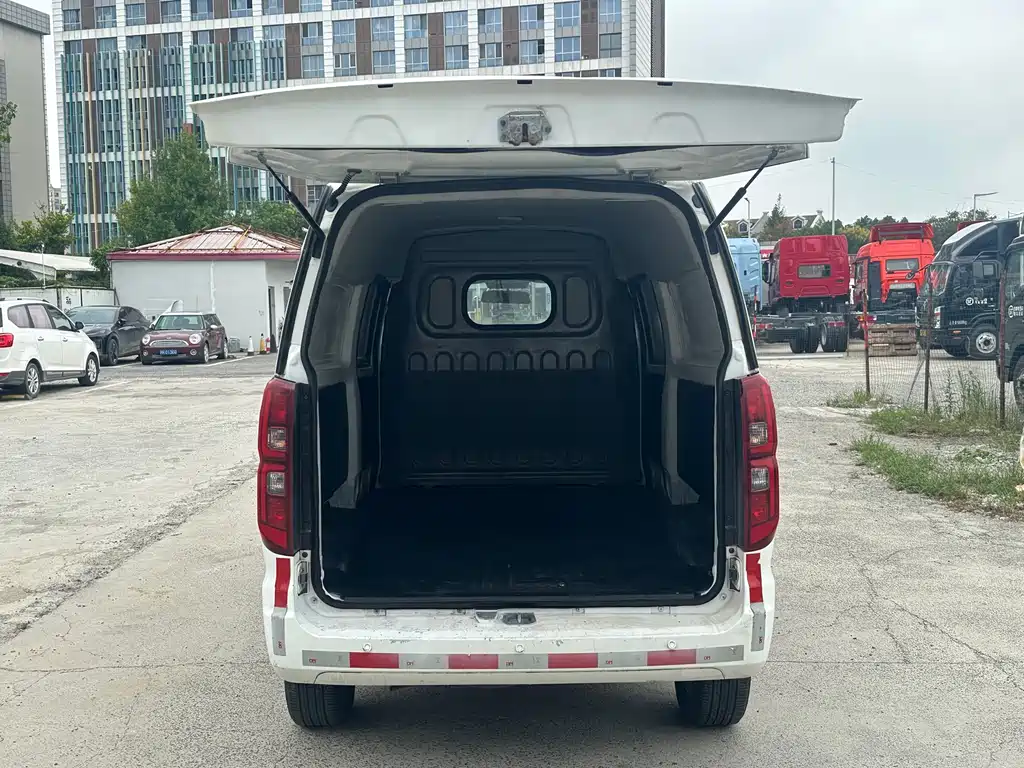 SRM XINYUAN GOLDEN SEA LION