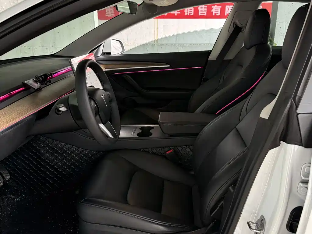 Tesla Model 3 — миниатюра 10