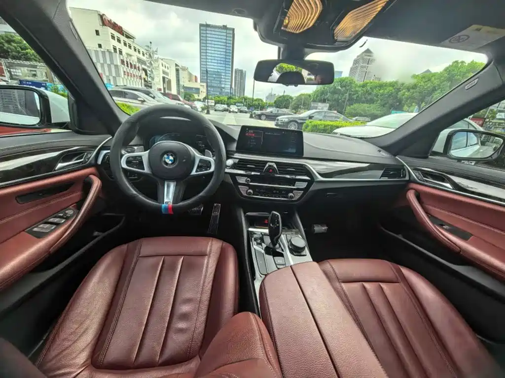 BMW 5 Series — миниатюра 15