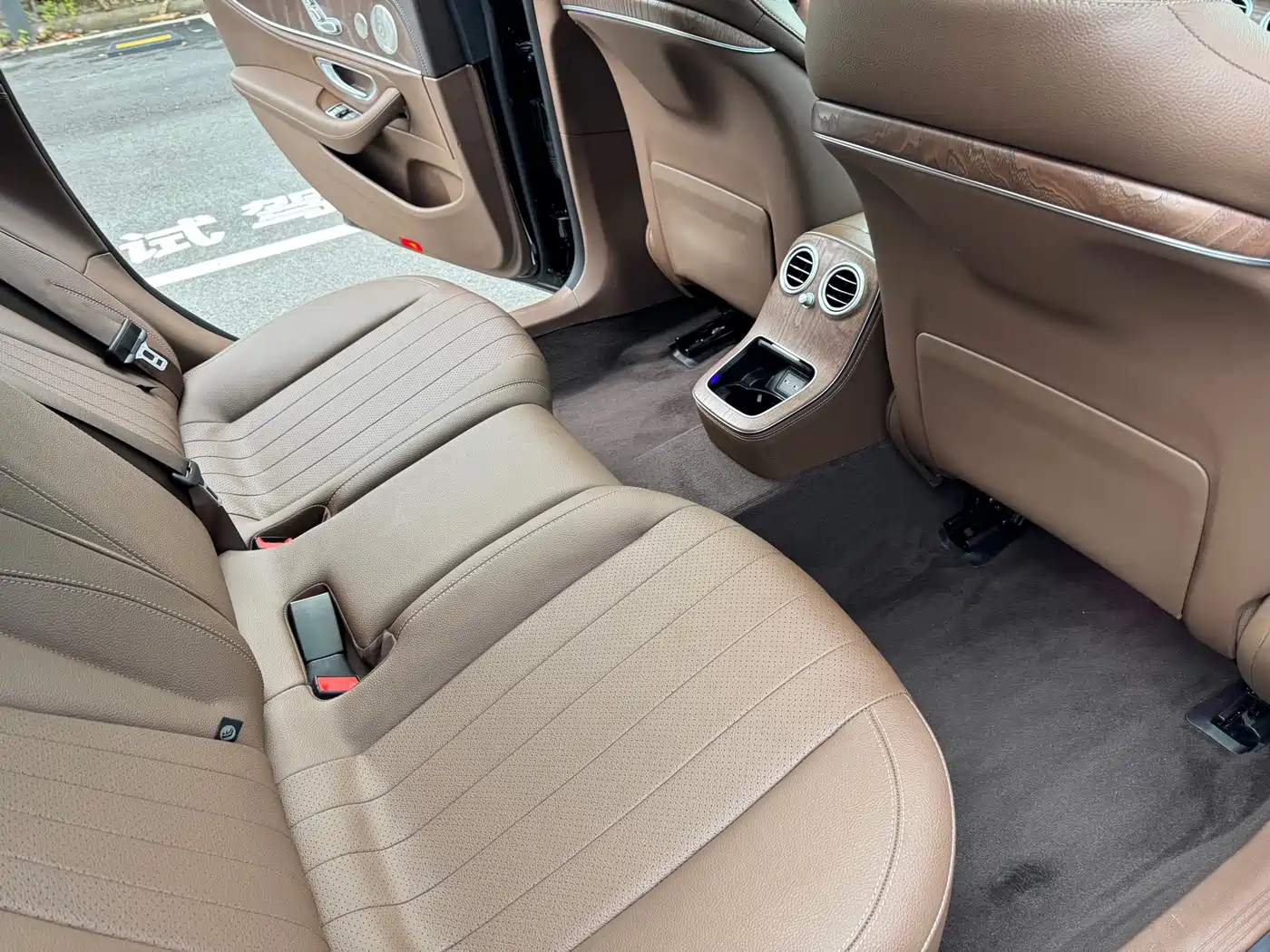Mercedes-Benz E-Class 2023 Черный из Китая, фото 6
