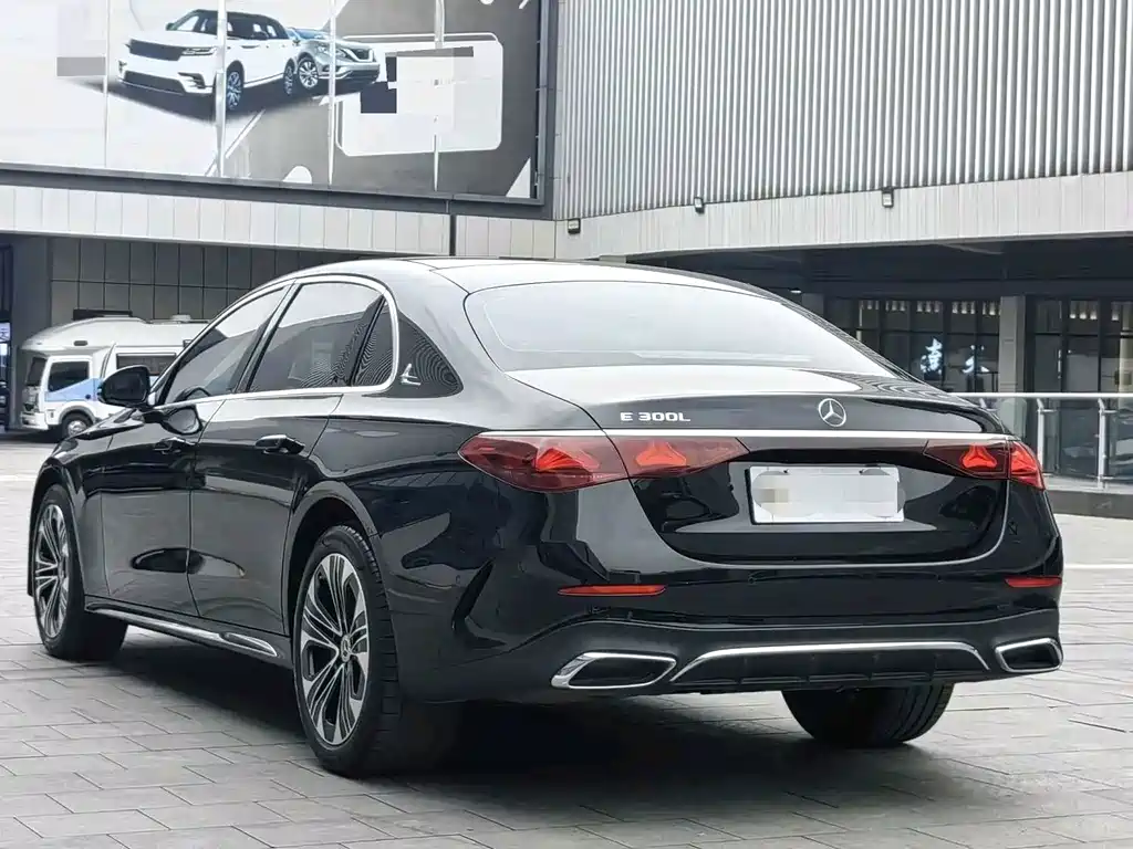 Mercedes-Benz E-Class — миниатюра 9