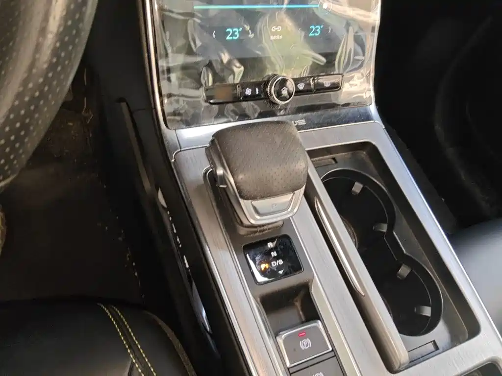Roewe RX5 — миниатюра 7