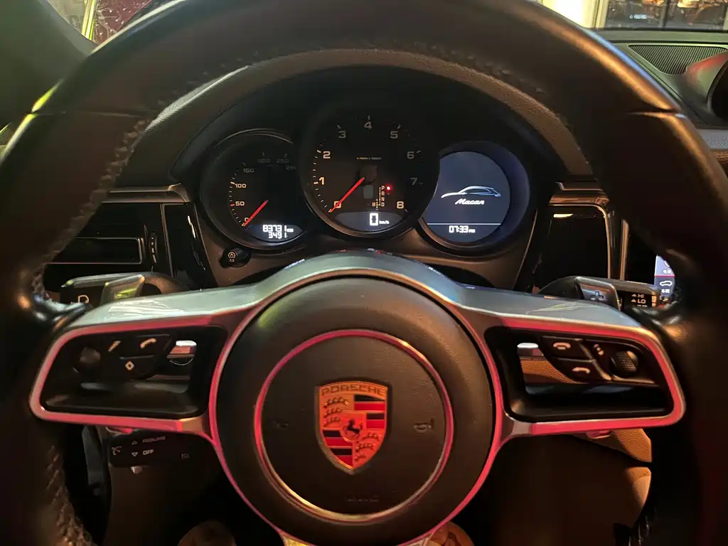 Porsche Macan — миниатюра 8