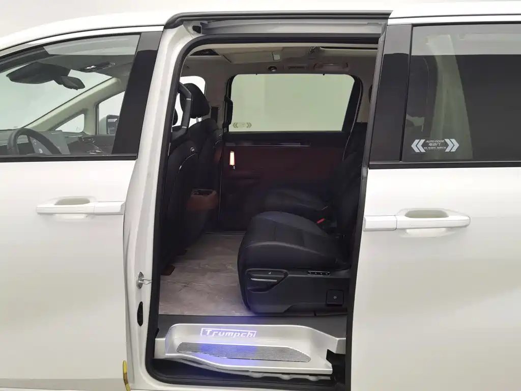 GAC Motor 传祺E8 PHEV — миниатюра 15