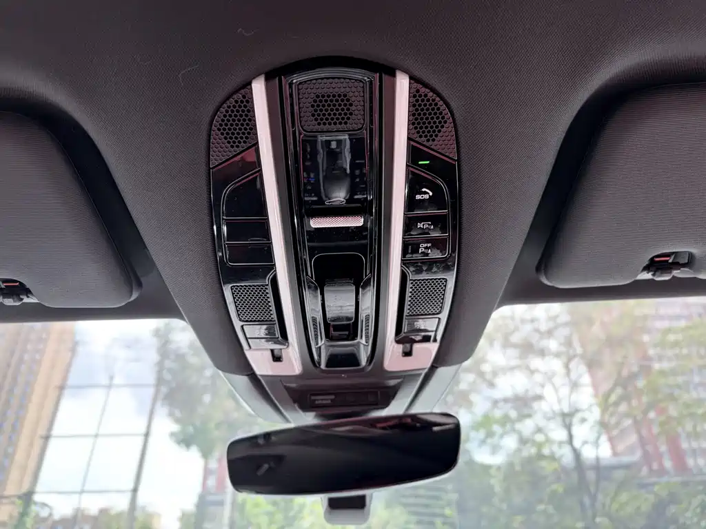 Porsche Cayenne — миниатюра 15