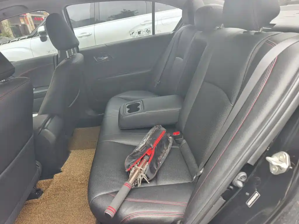 Honda Accord — миниатюра 18