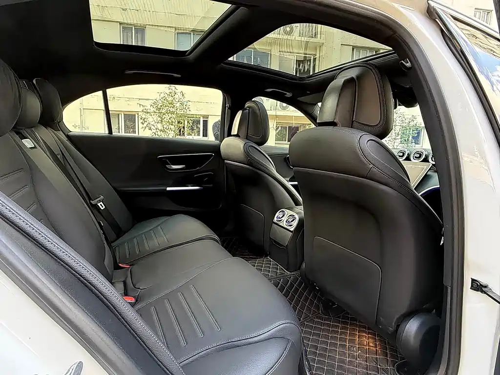 Mercedes-Benz C-Class — миниатюра 8