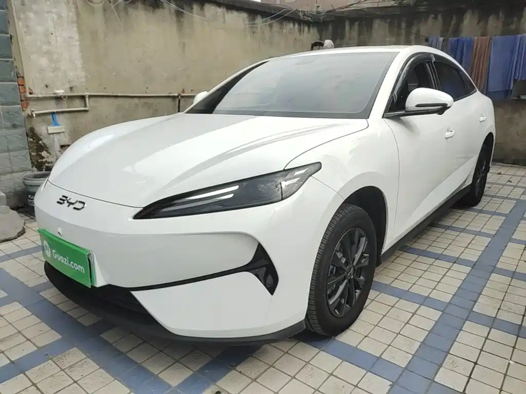 BYD E7