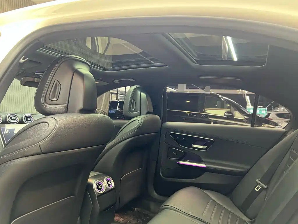 Mercedes-Benz C-Class — миниатюра 14