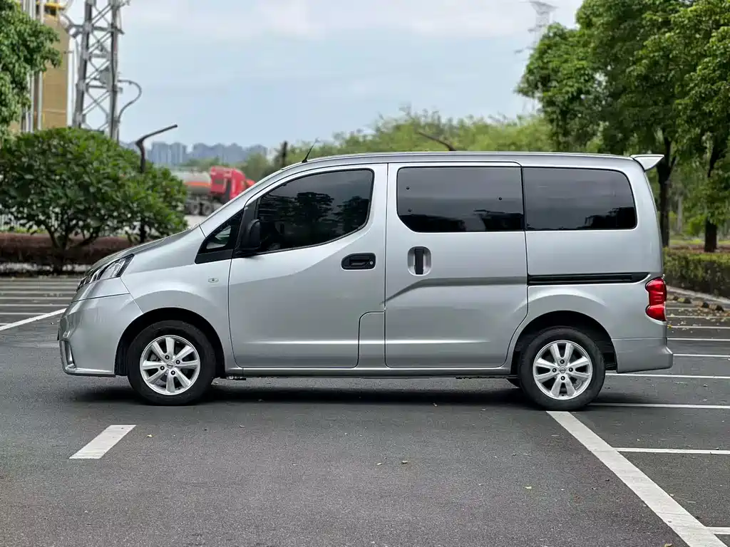 Nissan NV200 — миниатюра 5