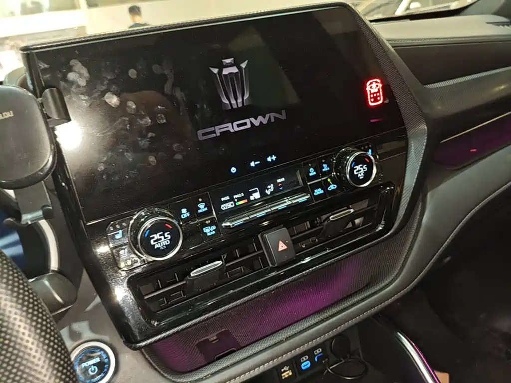 Toyota Crown Kluger — миниатюра 13