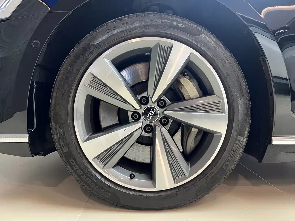 Audi A8 New Energy — миниатюра 25
