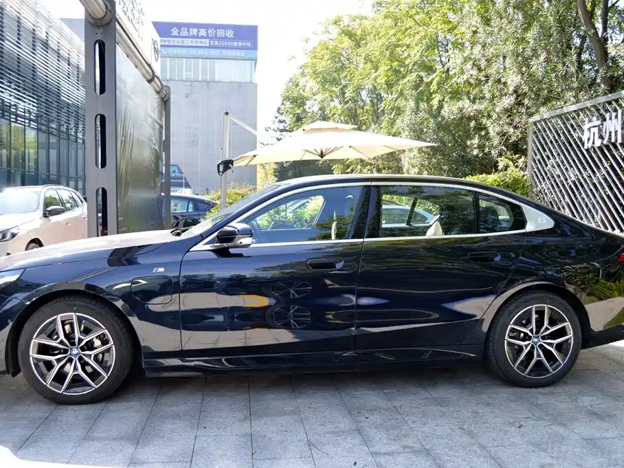 BMW i5 — миниатюра 3