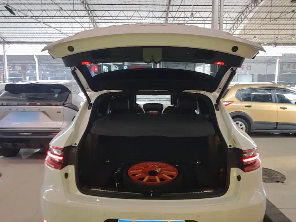 Porsche Macan — миниатюра 19