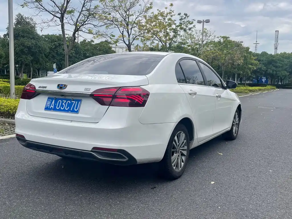 Geely Emgrand — миниатюра 9