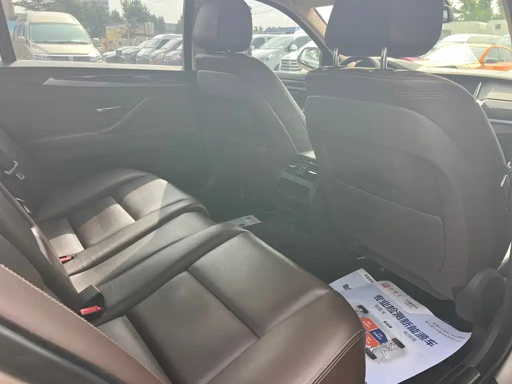 BMW 5 Series — миниатюра 7