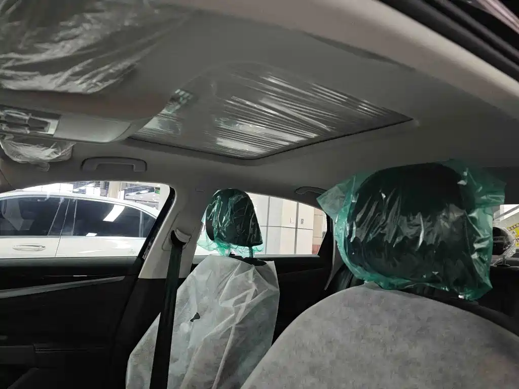 Volkswagen 帕萨特插电混动 — миниатюра 9