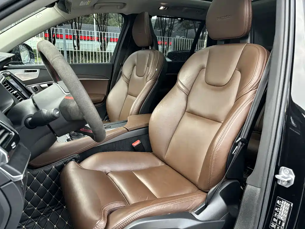 Volvo XC90 — миниатюра 7