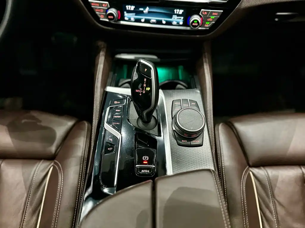 BMW 5 Series (Import) — миниатюра 12