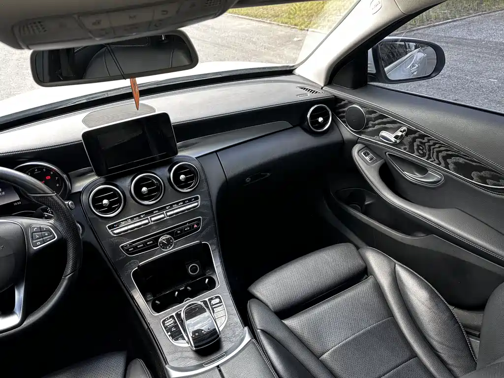 Mercedes-Benz C-Class — миниатюра 7